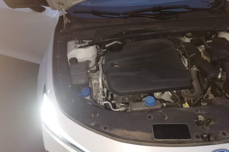 Used CHANGAN UNI-V 2022 1.5T Prestige Version Engine Bay Right