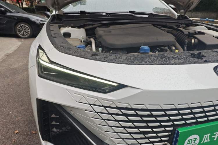 Used CHANGAN UNI-V 2022 1.5T Prestige Version Engine Bay Right