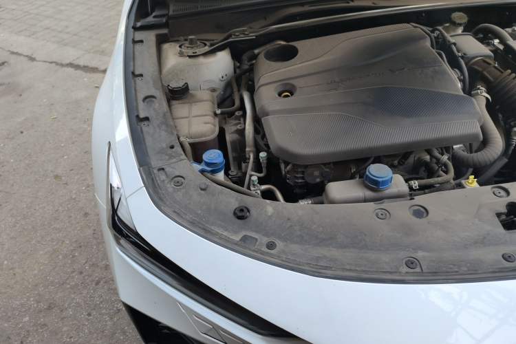 Used CHANGAN UNI-V 2022 1.5T Prestige Version Engine Bay Right