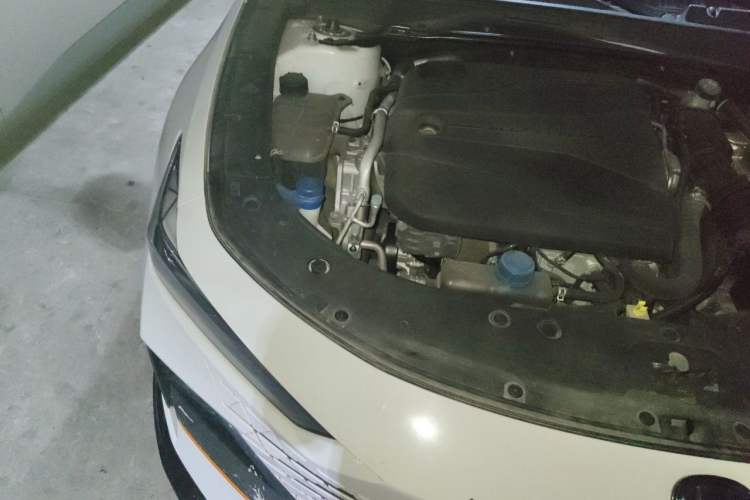 Used CHANGAN UNI-V 2022 1.5T Sport Edition Engine Bay Right