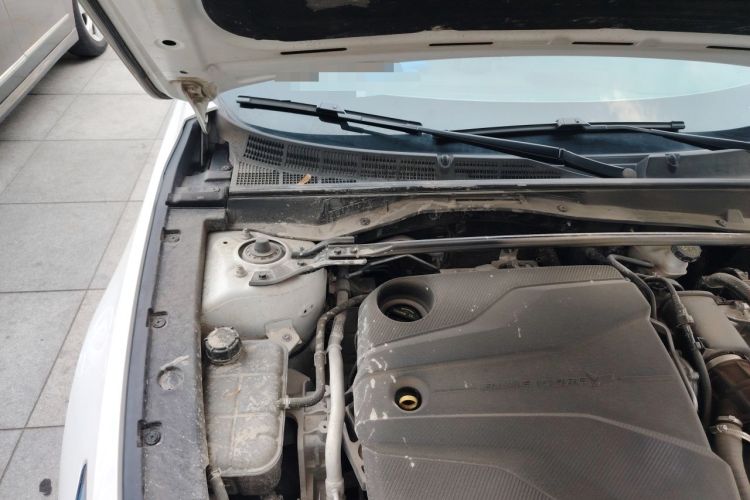 Used CHANGAN UNI-V 2022 1.5T Prestige Version Engine Bay Right