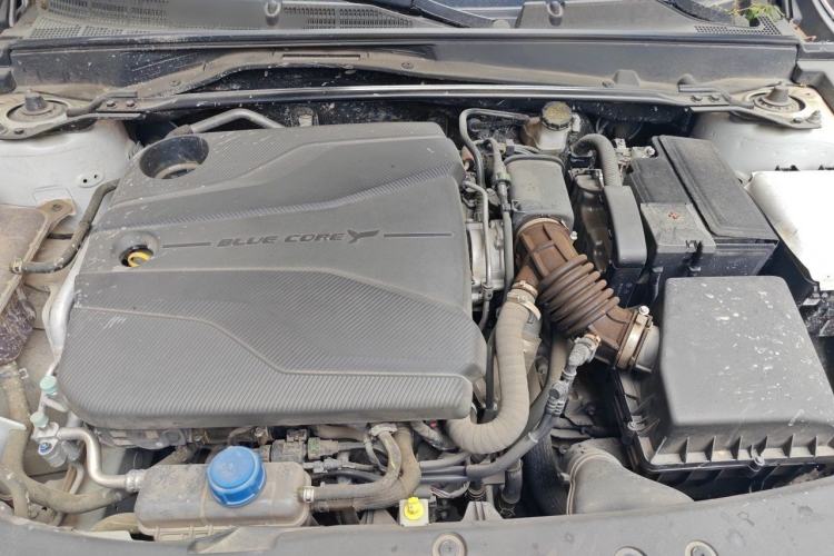 Used CHANGAN UNI-V 2022 1.5T Prestige Version Engine Bay