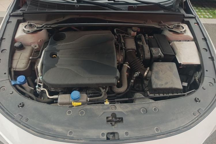 Used CHANGAN UNI-V 2022 1.5T Prestige Version Engine Bay