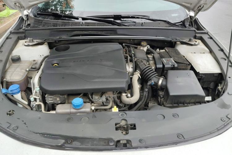 Used CHANGAN UNI-V 2022 1.5T Prestige Version Engine Bay
