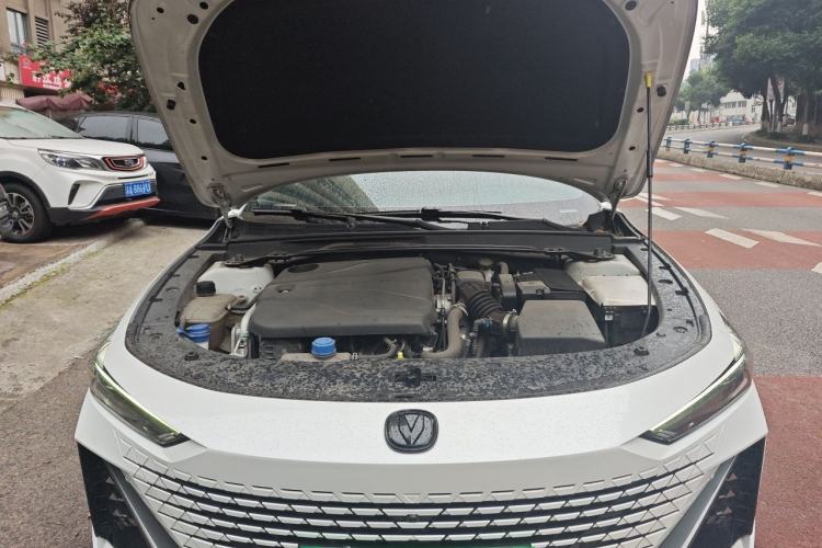 Used CHANGAN UNI-V 2022 1.5T Prestige Version Engine Bay