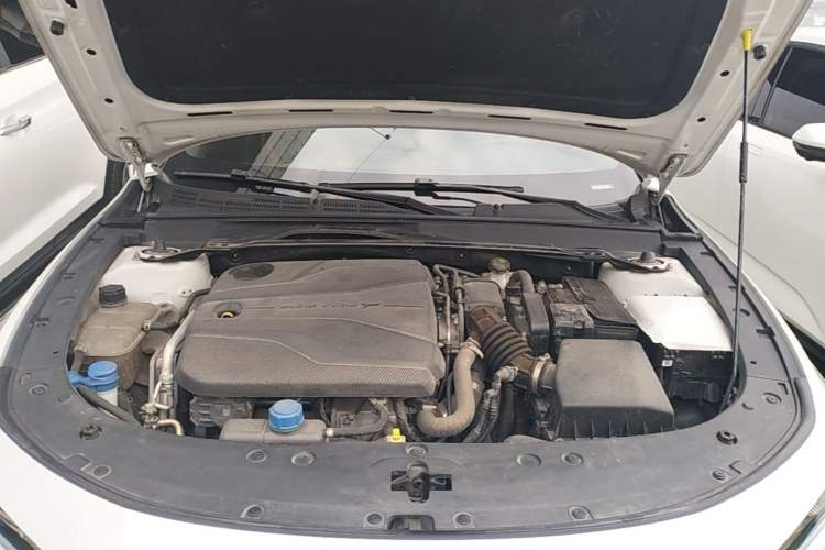 Used CHANGAN UNI-V 2022 1.5T Sport Edition Engine Bay