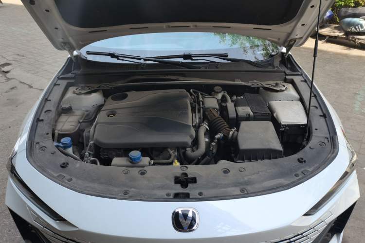 Used CHANGAN UNI-V 2022 1.5T Prestige Version Engine Bay