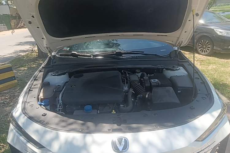 Used CHANGAN UNI-V 2022 1.5T Prestige Version Engine Bay