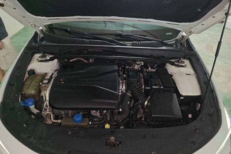 Used CHANGAN UNI-V 2022 1.5T Prestige Version Engine Bay