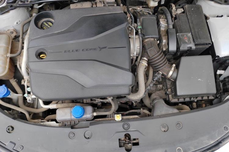 Used CHANGAN UNI-V 2022 1.5T Prestige Version Engine Bay