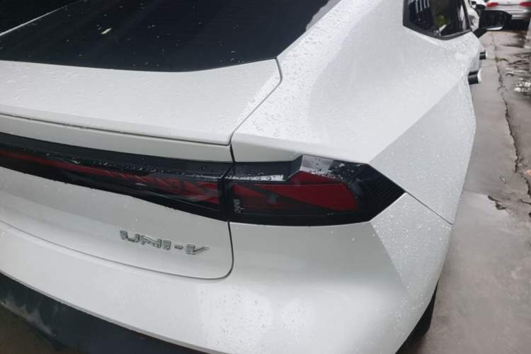 Used CHANGAN UNI-V 2022 1.5T Prestige Version Exterior 3