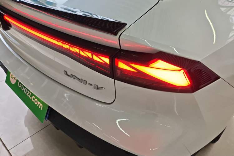 Used CHANGAN UNI-V 2022 1.5T Excellence Model Exterior 3