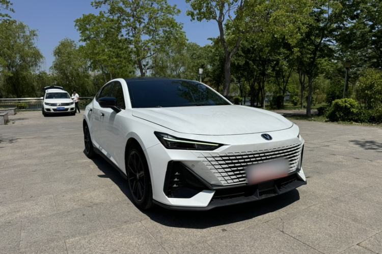 Used CHANGAN UNI-V 2022 1.5T Prestige Version Exterior 4
