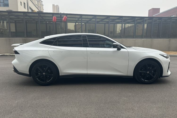 Used CHANGAN UNI-V 2022 1.5T Prestige Version Exterior 4