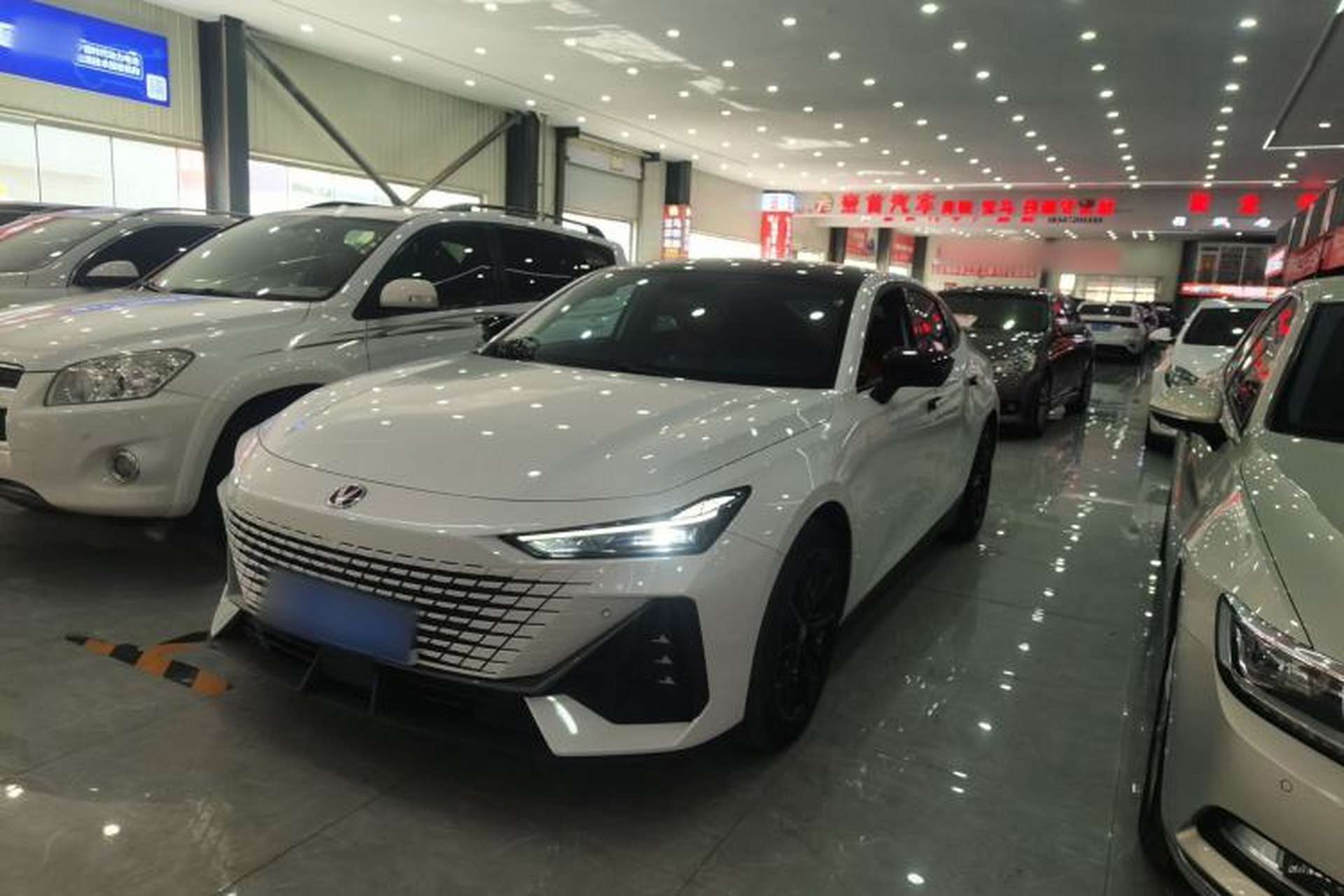 Used CHANGAN UNI-V 2022 1.5T Prestige Version Exterior 6
