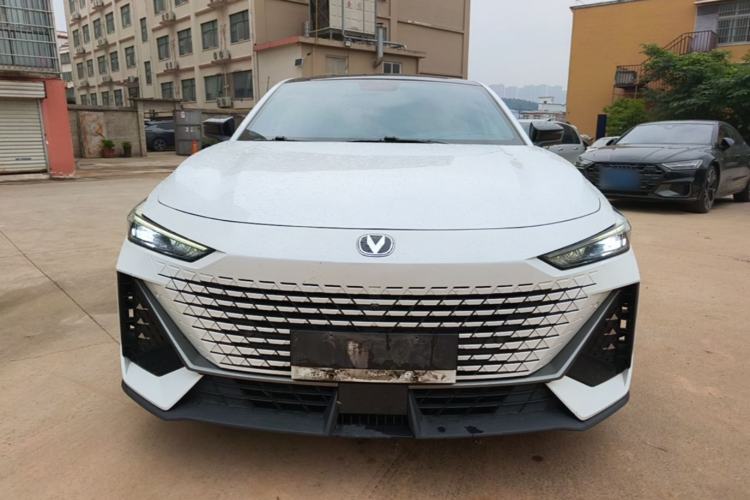 Used CHANGAN UNI-V 2022 1.5T Prestige Version Front