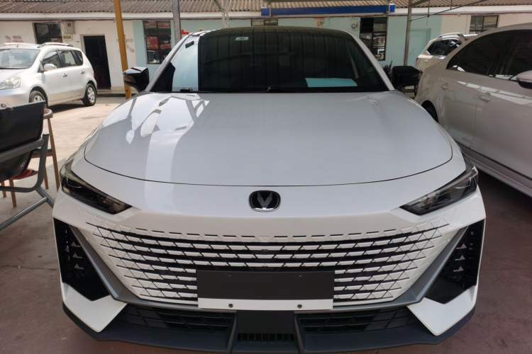 Used CHANGAN UNI-V 2022 1.5T Prestige Version Front
