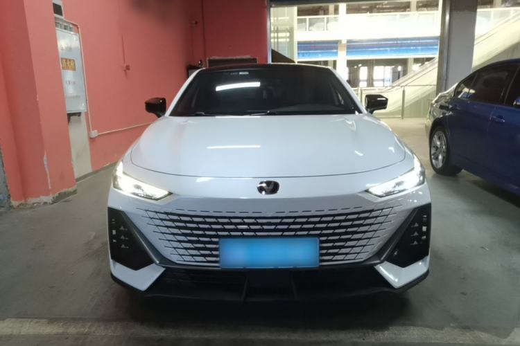 Used CHANGAN UNI-V 2022 1.5T Prestige Version Front