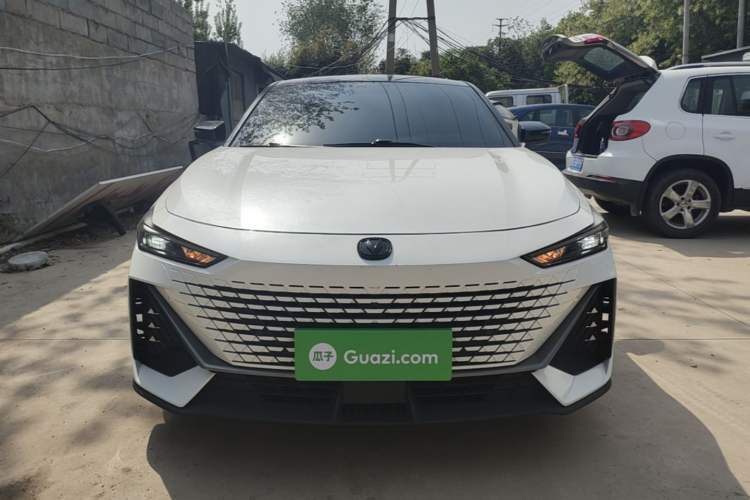 Used CHANGAN UNI-V 2022 1.5T Prestige Version Front