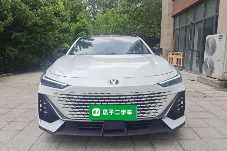 Used CHANGAN UNI-V 2022 1.5T Prestige Version Front