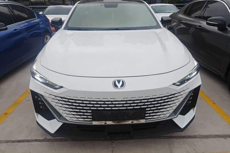 Used CHANGAN UNI-V 2022 1.5T Prestige Version Front