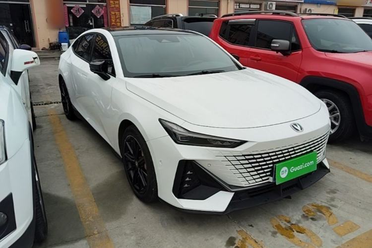 Used CHANGAN UNI-V 2022 1.5T Smart Navigation Version Front Right 45 Deg