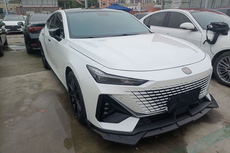 Used CHANGAN UNI-V 2022 1.5T Prestige Version Front Right 45 Deg