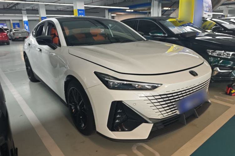 Used CHANGAN UNI-V 2022 1.5T Prestige Version Front Right 45 Deg
