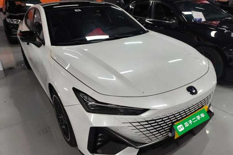 Used CHANGAN UNI-V 2022 1.5T Prestige Version Front Right 45 Deg