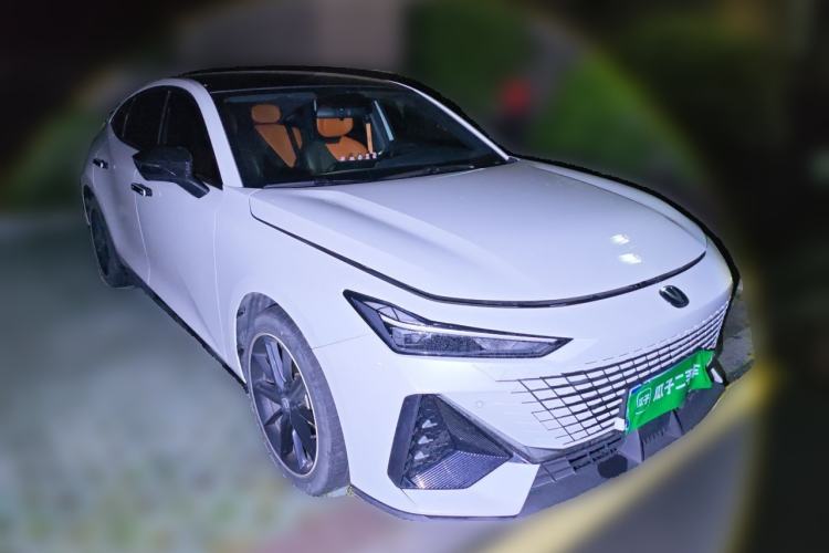Used CHANGAN UNI-V 2022 1.5T Prestige Version Front Right 45 Deg
