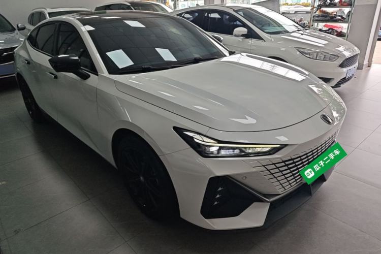 Used CHANGAN UNI-V 2022 1.5T Prestige Version Front Right 45 Deg