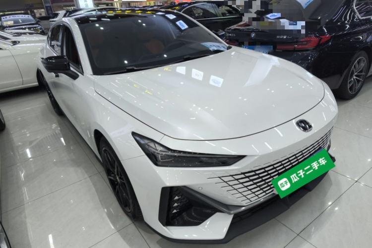 Used CHANGAN UNI-V 2022 1.5T Prestige Version Front Right 45 Deg