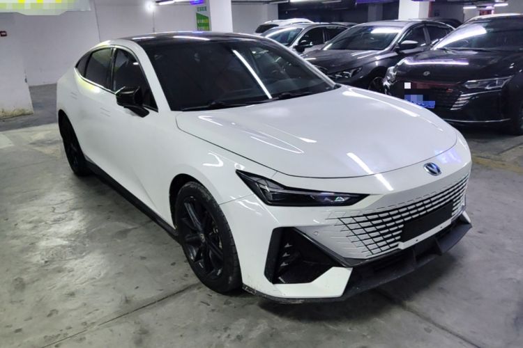 Used CHANGAN UNI-V 2022 1.5T Prestige Version Front Right 45 Deg