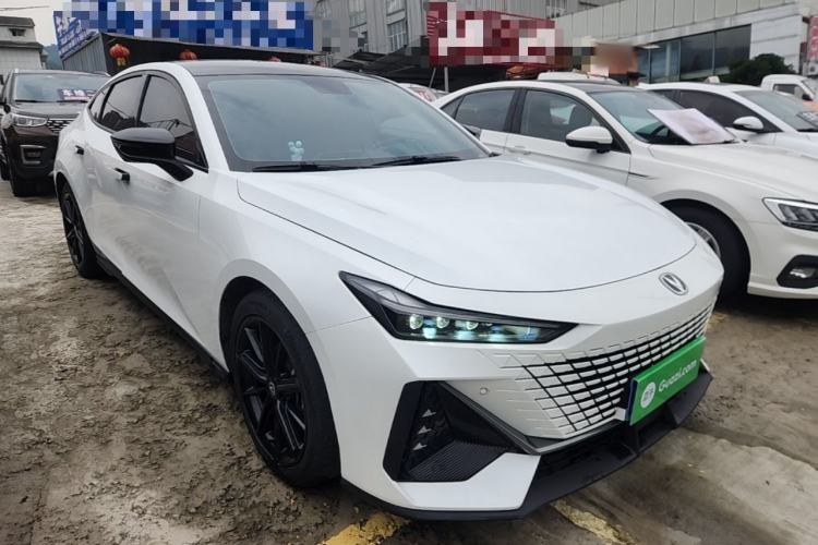Used CHANGAN UNI-V 2022 1.5T Prestige Version Front Right 45 Deg