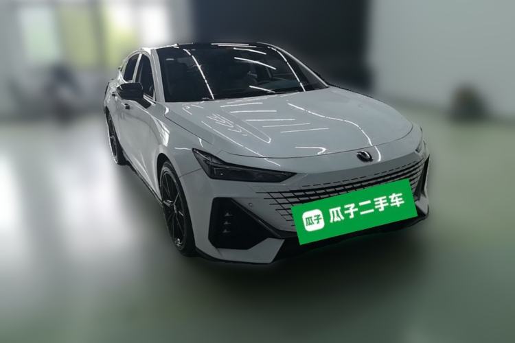 Used CHANGAN UNI-V 2022 1.5T Prestige Version Front Right 45 Deg