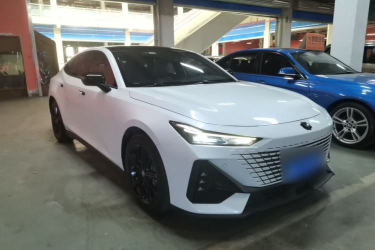 Used CHANGAN UNI-V 2022 1.5T Prestige Version Front Right 45 Deg
