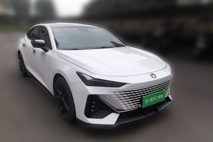 Used CHANGAN UNI-V 2022 1.5T Prestige Version Front Right 45 Deg