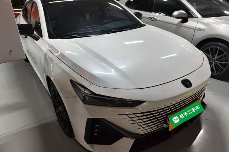 Used CHANGAN UNI-V 2022 1.5T Prestige Version Front Right 45 Deg