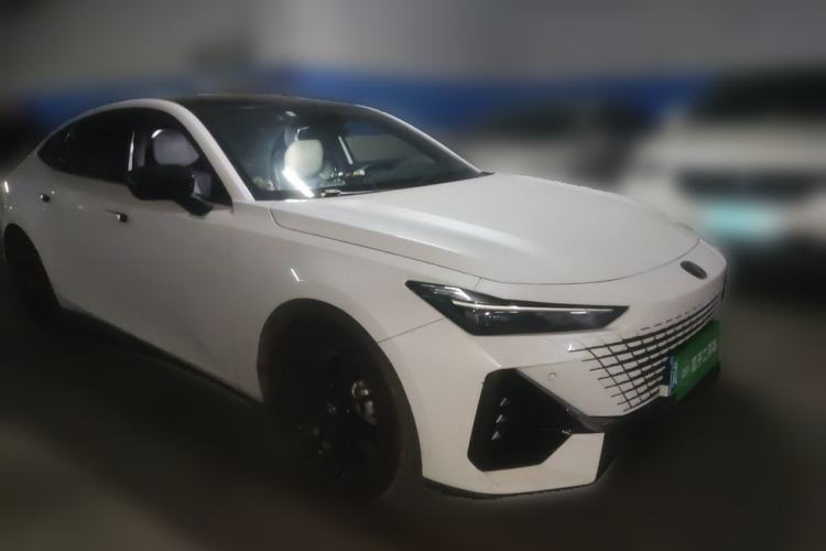 Used CHANGAN UNI-V 2022 1.5T Prestige Version Front Right 45 Deg