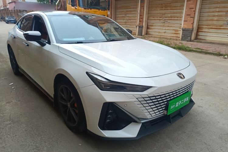 Used CHANGAN UNI-V 2022 1.5T Prestige Version Front Right 45 Deg