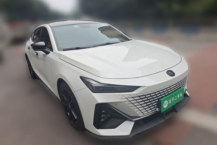 Used CHANGAN UNI-V 2022 1.5T Prestige Version Front Right 45 Deg