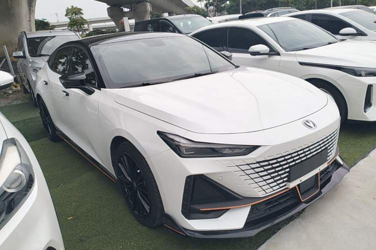 Used CHANGAN UNI-V 2022 1.5T Sport Edition Front Right 45 Deg