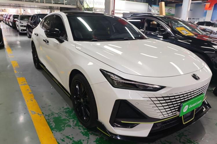 Used CHANGAN UNI-V 2022 1.5T Sport Edition Front Right 45 Deg