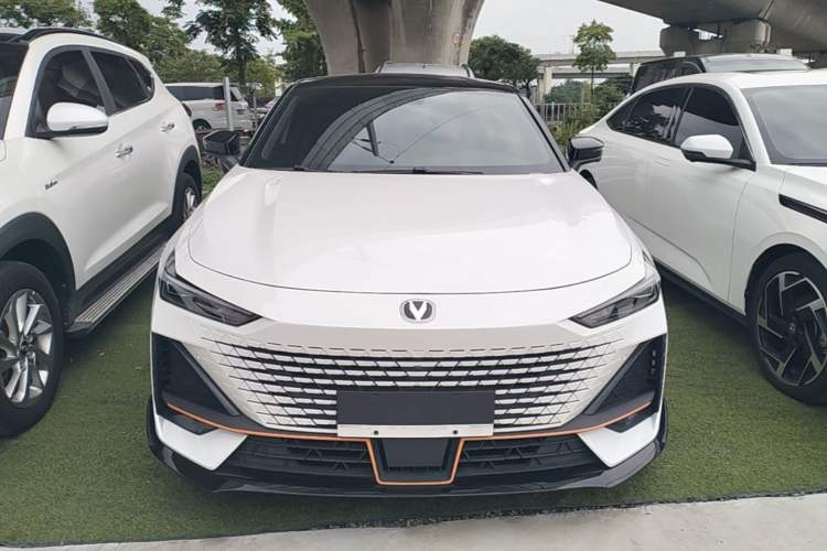 Used CHANGAN UNI-V 2022 1.5T Sport Edition Front