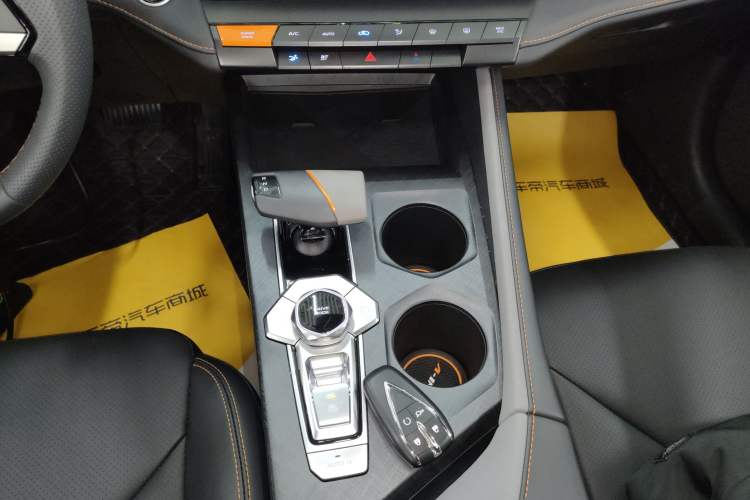 Used CHANGAN UNI-V 2022 1.5T Prestige Version Gear Lever