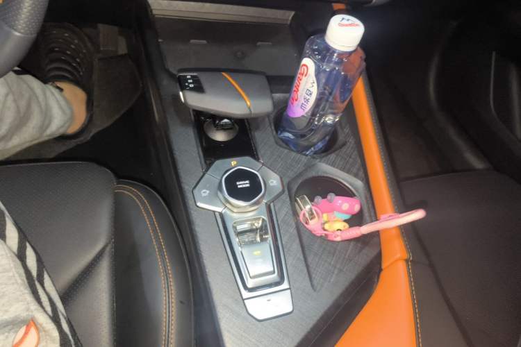 Used CHANGAN UNI-V 2022 1.5T Prestige Version Gear Lever