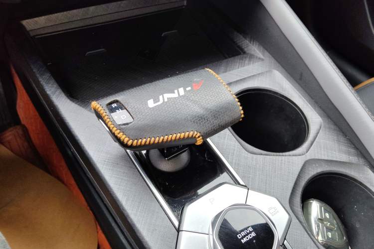 Used CHANGAN UNI-V 2022 1.5T Prestige Version Gear Lever