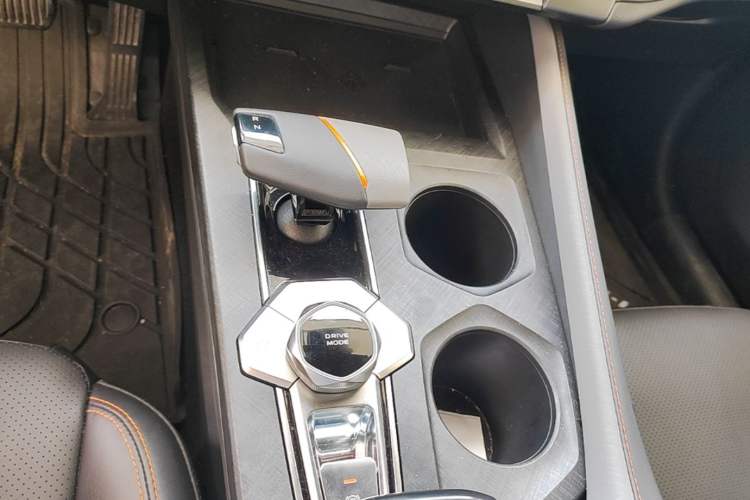 Used CHANGAN UNI-V 2022 1.5T Prestige Version Gear Lever