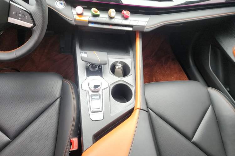 Used CHANGAN UNI-V 2022 1.5T Prestige Version Gear Lever