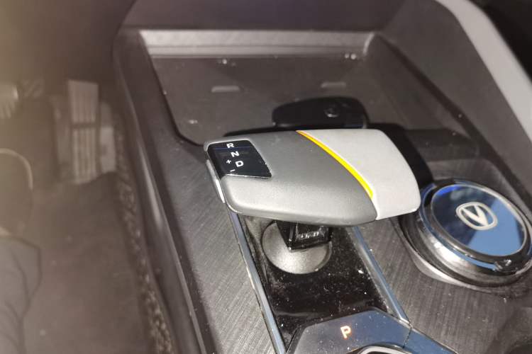 Used CHANGAN UNI-V 2022 1.5T Prestige Version Gear Lever